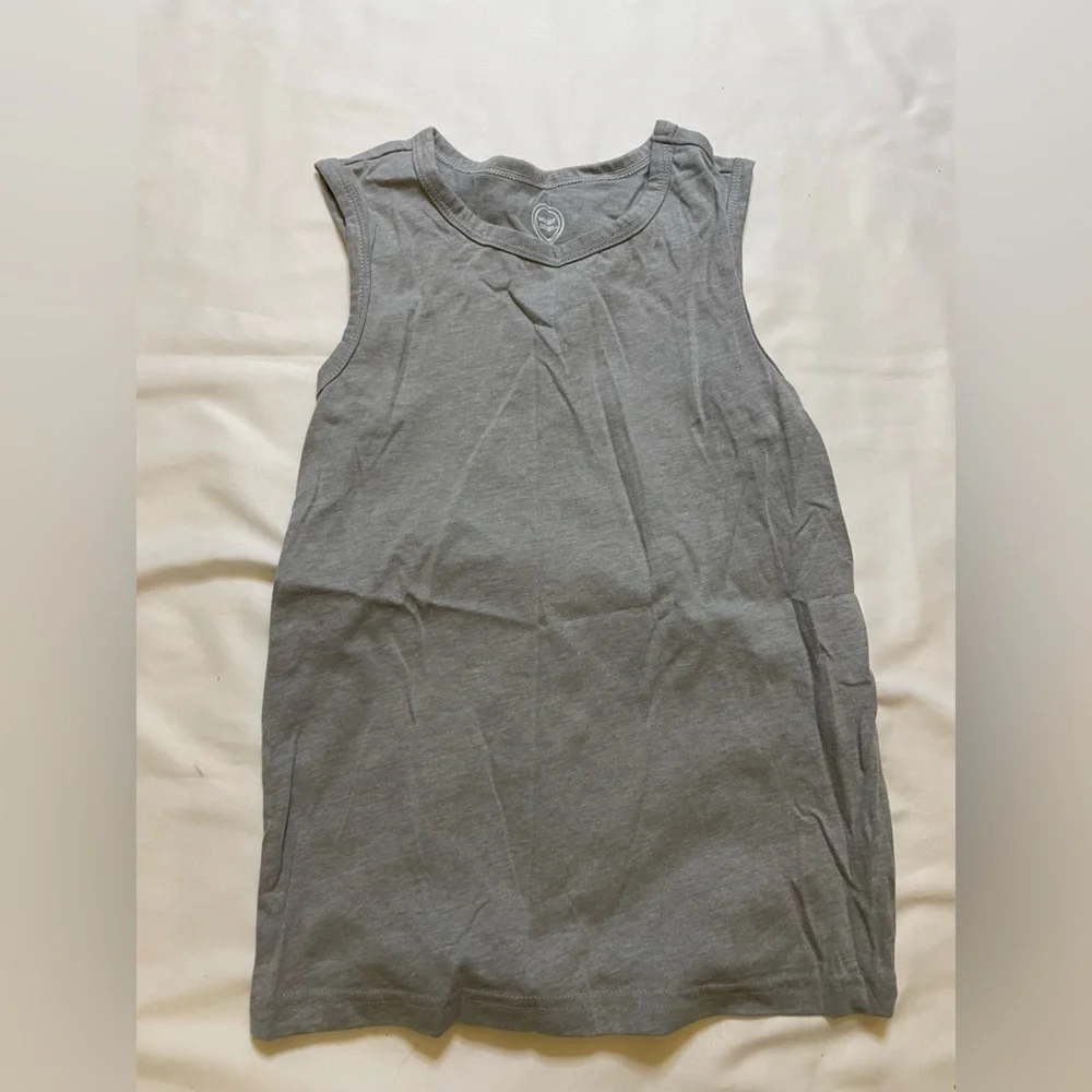 Girls bundle of two Old Navy and wonder nation size medium(8) tank tops